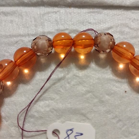 Artemis's Gems custom-made beaded bracelet with large red cracked stone gem - Picture 4 of 5